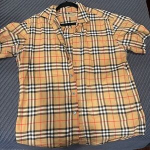 Burberry Mens button up checkered short sleeve shirt in classic pattern